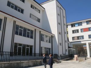 Müdür Hasan Başyiğit, ilkokul inşaatında incelemelerde bulundu