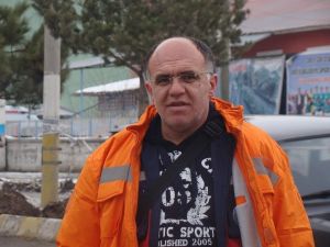 Hastalıklarına rağmen korona virüsü yenerek alkışlarla taburcu oldu