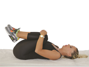 Omurganızı korumak için evde yapabileceğiniz 4 egzersiz (VİDEO)