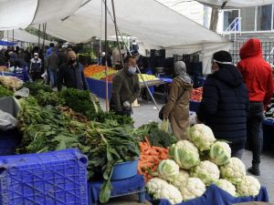 Pazar ve marketlerde Ramazan hareketliliği