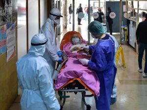 İstanbul’daki sağlık savaşçılarının Korona ile mücadelesi böyle görüntülendi