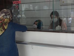 Euro ve dolar yükselince, vatandaş döviz bürolarına koştu