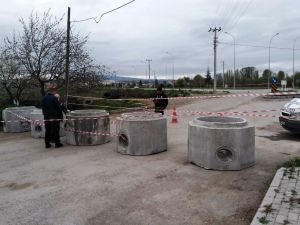 Tavşanlı’ya kaçak girişleri önlemek için mahalle girişi kapatıldı