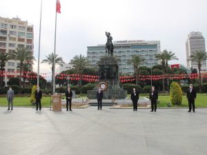 İzmir’de sosyal mesafeli 23 Nisan kutlaması