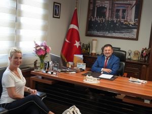 Sanatçı Seda Sayan’dan belediyeye ziyaret