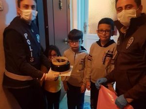 23 Nisan doğumlu çocuklara doğum günü sürprizi