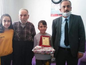Torununun hediyesi 95 yaşındaki dedesine verildi