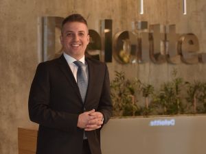 Petrol ve elektrik sektörleri, dünya ekonomisinin gidişatına yön verecek