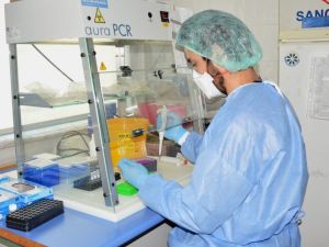 Manisa CBÜ’de 25 kişilik ekip günde 300 Covid-19 testi yapıyor