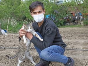 Kütahyalı genç Korona virüsü yenip sevdiklerine kavuştu