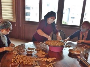 Aliağalı kadınlar hem üretiyor hem kazanıyor