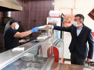 Başkent’te Siteler esnafına ücretsiz maske