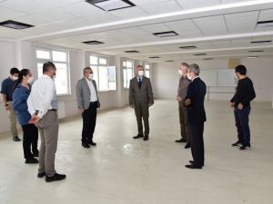 Vali Deniz okullarda incelemelerde bulundu