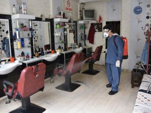 Salihli’de berber ve kuaförler 11 Mayıs’a hazırlanıyor