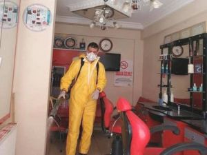 Hisarcık’ta berber ve kuaförler dezenfekte edildi