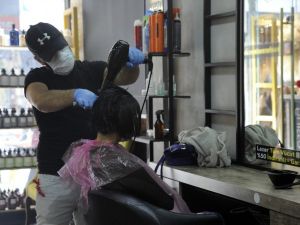 Saç kesiminde tek kullanımlık malzemeler fiyat çizelgesine yansıdı