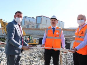 Bakan Karaismailoğlu: “Söz verdiğimiz gibi 20 Mayıs’ta hastane, yolları ile beraber hizmet vermeye başlayacak”