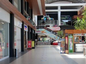 Muğla’da AVM’ler boş kaldı