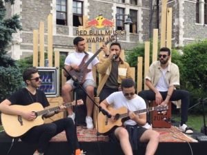 Evler sahneye dönüşüyor