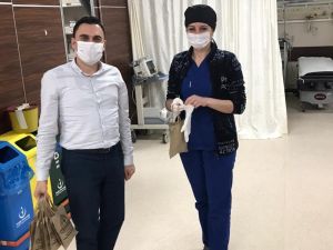 AK Parti Marmaris İlçe Başkanından gece nöbet tutan beyaz meleklere anlamlı ziyaret