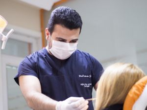 Ağız kokusuna karşı çinko içeren diş macunları önerildi