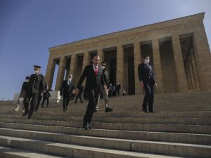 Bakan Kasapoğlu’ndan Anıtkabir’e ziyaret