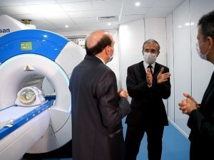 Savunma Sanayii Başkanı İsmail Demir, prototipi geliştirilen ilk yerli MR cihazını inceledi