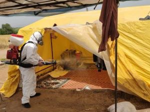 Mevsimlik işçilerin konaklama yerlerinde dezenfekte çalışması