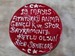 19 Mayıs doğumlu gençlere sürpriz