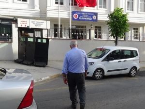 Pendik’te sokakta bulduğu cüzdanı polise teslim etti