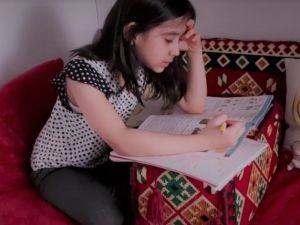 Göçmen Afgan çocuk Asinat’ın eğitim endişesi