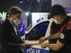 AK Gençlik Ankara’dan emniyet güçlerine moral ziyareti