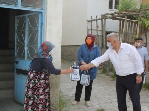 Hisarcık Belediyesi halka ücretsiz ‘el dezenfektanı ve maske’ dağıtıyor