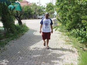 Tekerlekli sandalyeyle geldi, yürüyerek çıktı