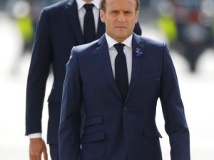 Fransa’da Covid-19 krizi Macron’un popülaritesini düşürdü