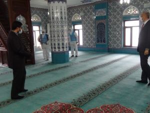 Simav’da camiler dezenfekte ediliyor