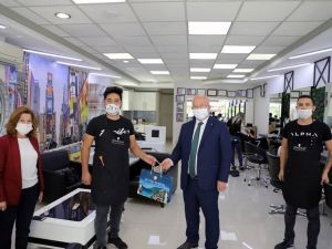 Başkan Gümüş maske ve önlük dağıttı