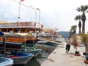 Sakin kentteki tur tekneleri sezonu bekliyor