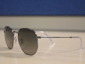 Kalitesiz güneş gözlüğü kullanmak, hiç kullanmamaktan daha zararlı