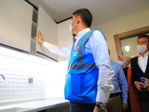 Bakan Kurum, örnek dairenin tüm ayrıntılarını inceledi