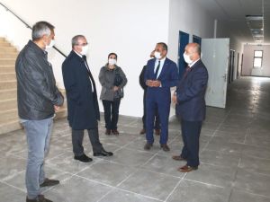 Vali Toraman, okul binası inşaatlarında incelemelerde bulundu