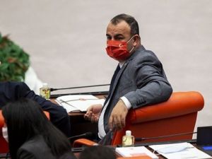 AK Parti’li Yavuz’dan bayrak ve Atatürk imzası bulunan maske takan CHP’li vekillere tepki