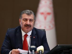 Sağlık Bakanı Koca, 65 yaş üstü vatandaşlarla ilgili yeni bir düzenlemenin yolda olduğunu duyurdu