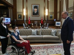 Cumhurbaşkanı Erdoğan, milli voleybolcu Meltem Çetin’i kabul etti