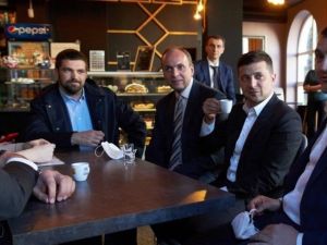 Karantina kuralını ihlal eden Ukrayna Devlet Başkanı Zelenskiy’e tepki