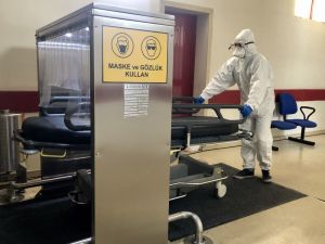 Pandemi ve normalleşme sürecinde sedyelerin temizliği büyük önem taşıyor