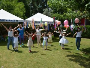 Montessori Çocuk Akademisi’nden ‘Okula Yeniden Merhaba’ partisi