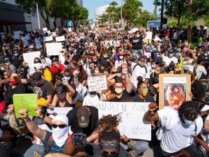 ’’ABD’deki gösteriler ekonomik krizi derinleştiriyor’’