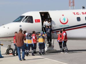 Siyam ikizleri yurda döndü