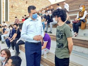 Millet Bahçesi’nde gençlerle yüz yüze